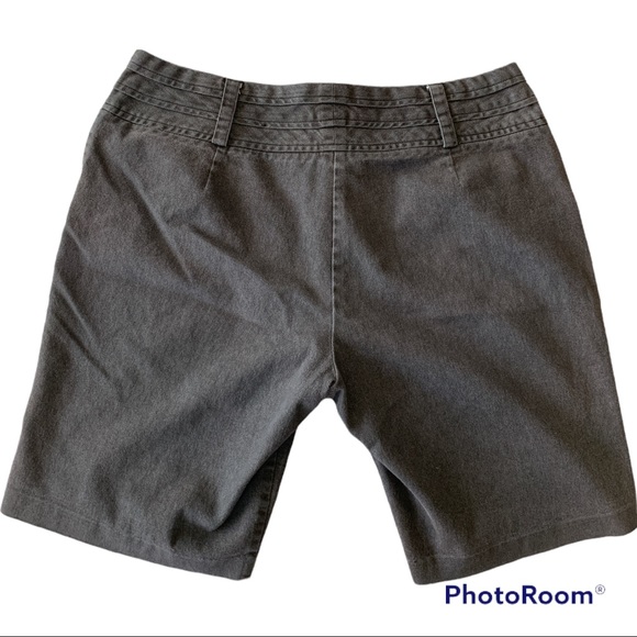 ✨GREY SOHO APPAREL BUTTON UP SHORTS SIZE 12 - Picture 2 of 4
